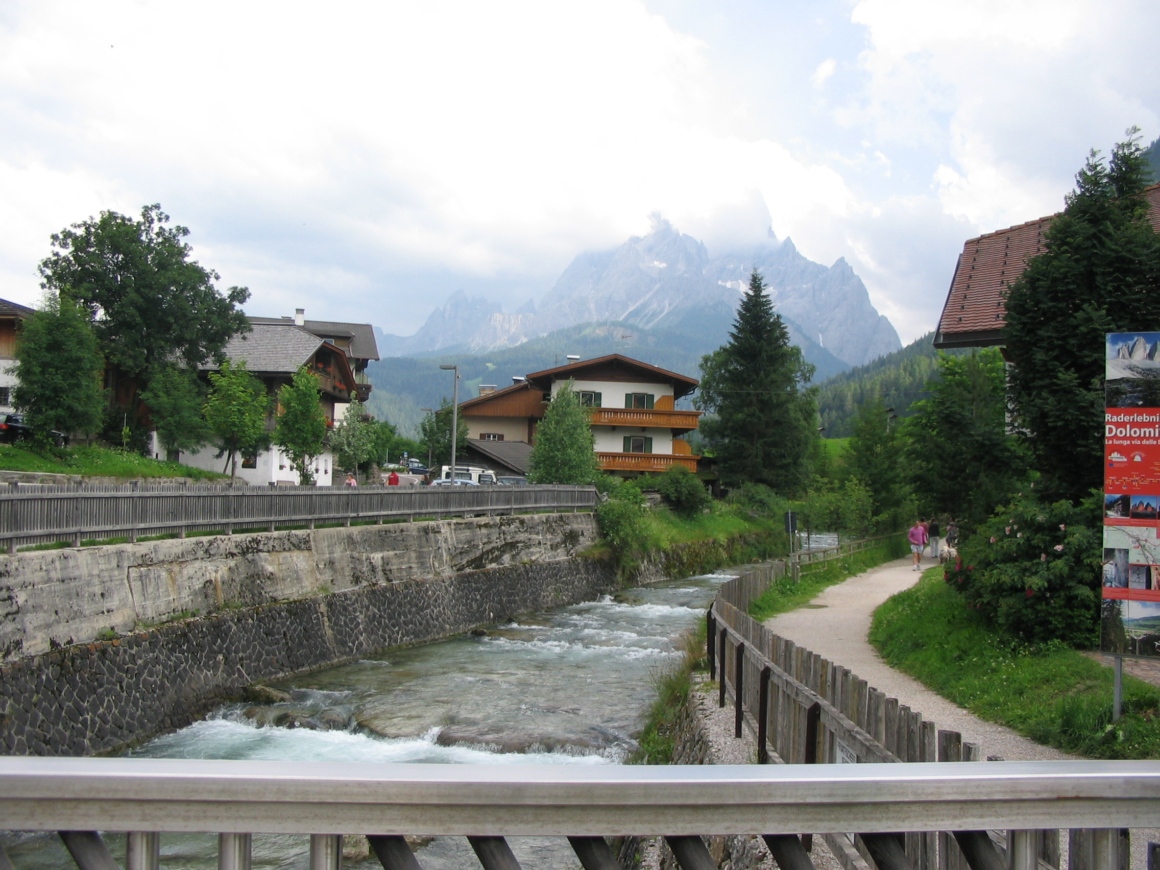 /pic/Bilder/Orte/Tour2008/Dolomiten.jpg